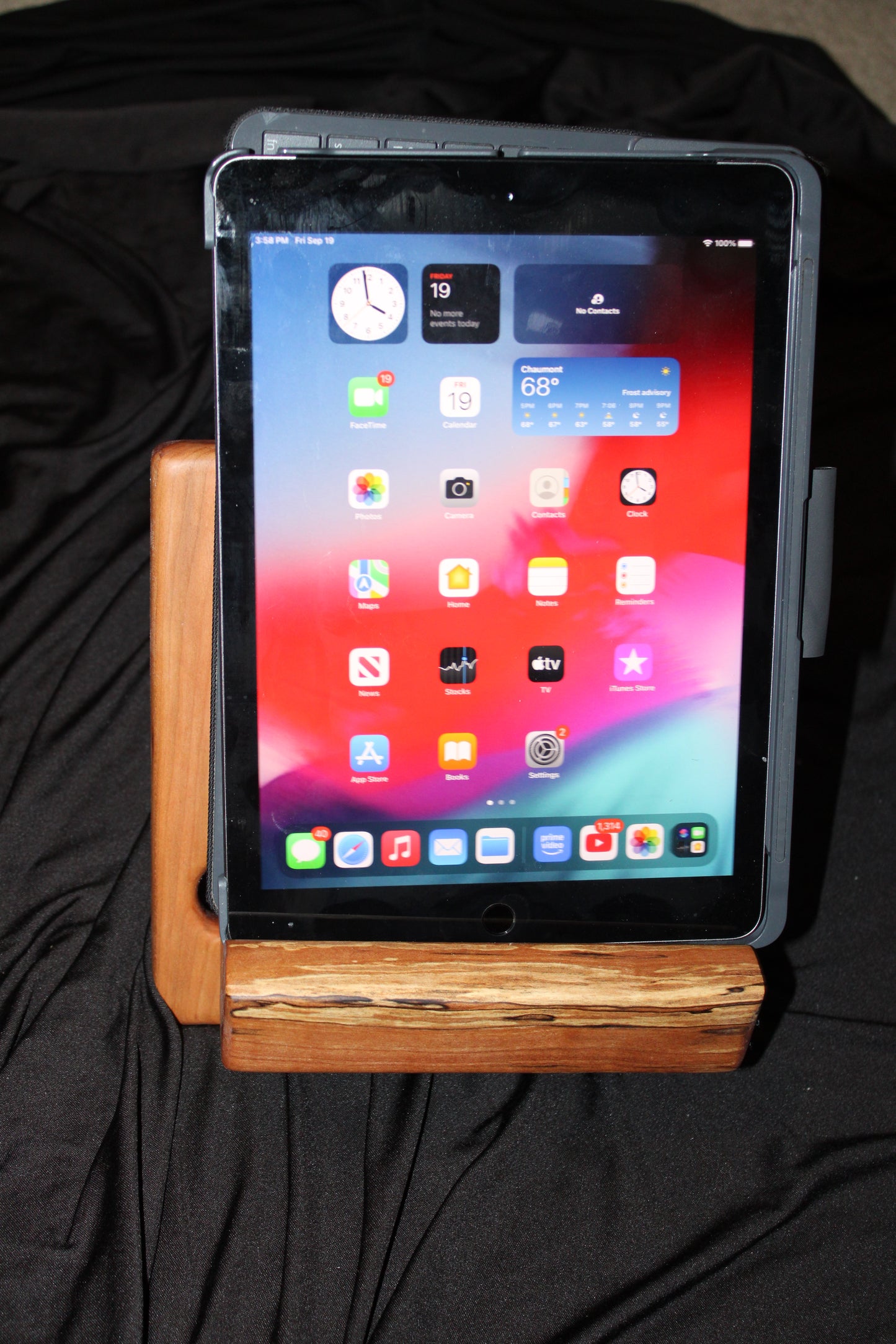 Cookbook/iPad Stand
